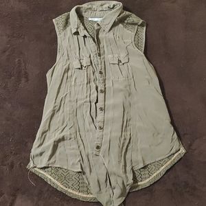 Sleeveless button up